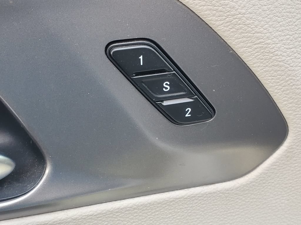 Used 2023 Chrysler Pacifica Touring-L AWD/4WD image 10