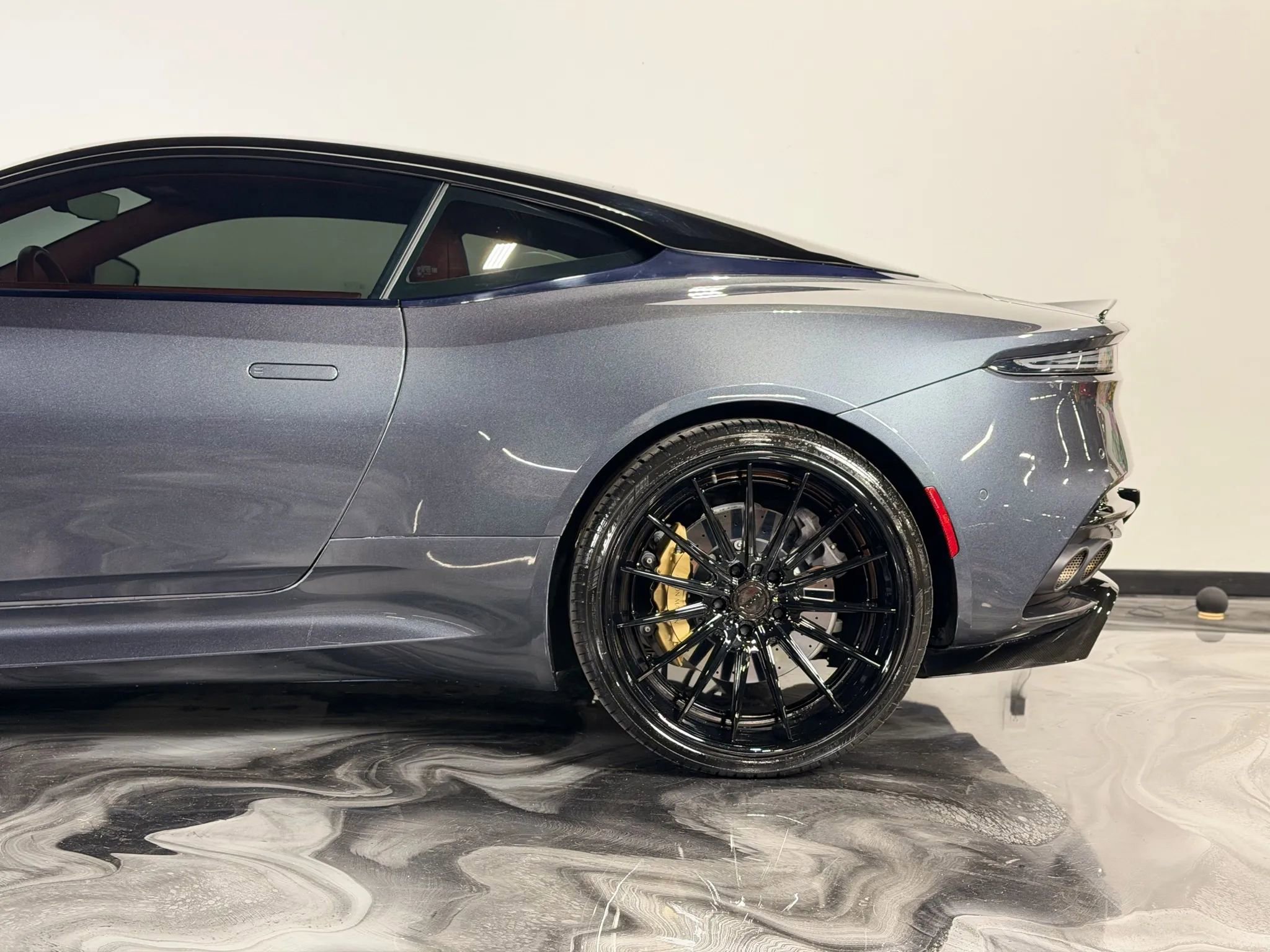 Used 2019 Aston Martin DBS Superleggera image 4