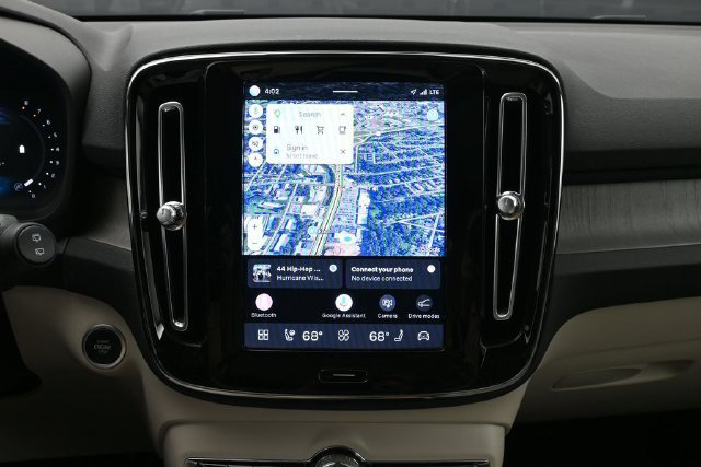 Used 2023 Volvo XC40 B5 Plus w/ Protection Package Premier AWD/4WD image 14