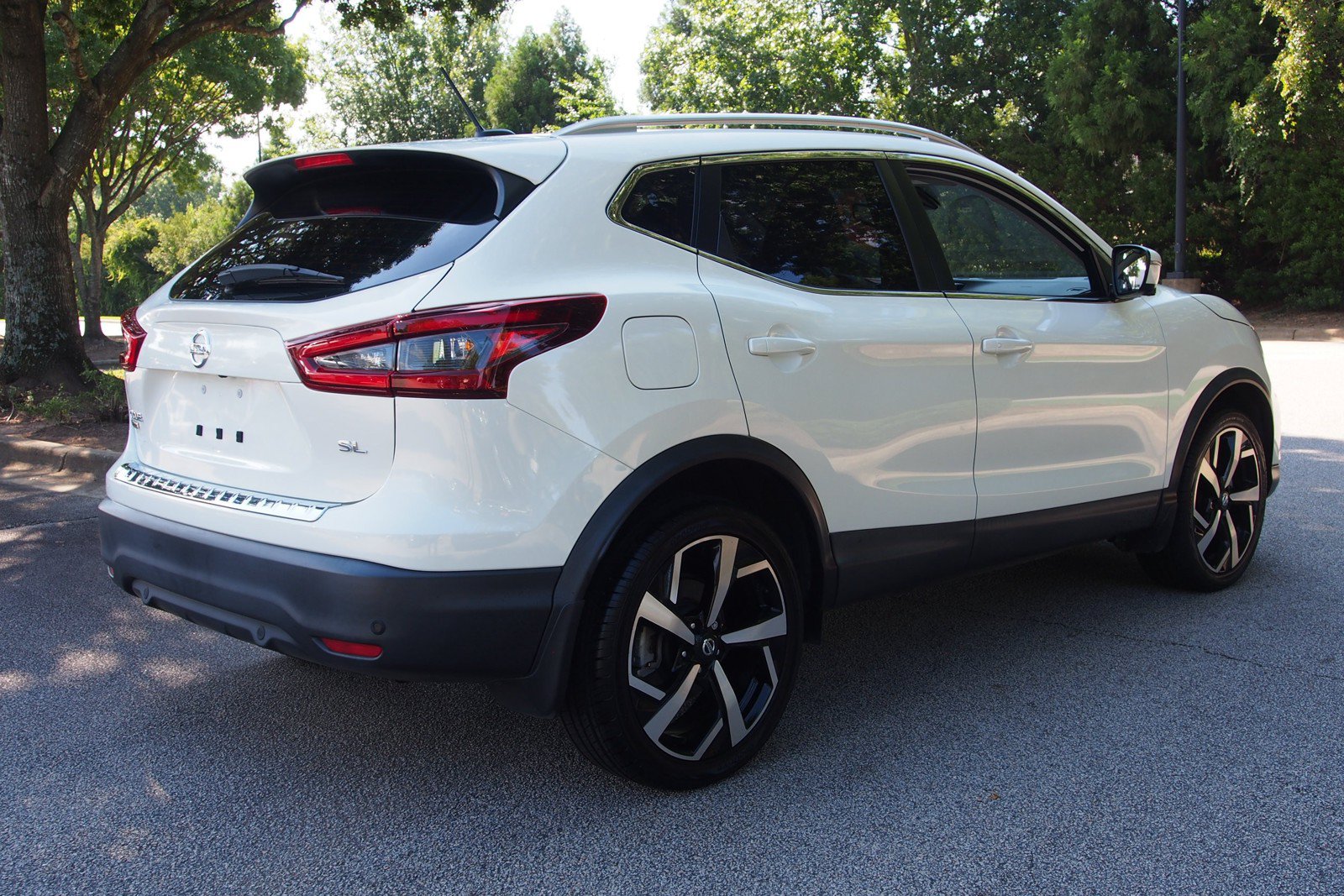 Used 2022 Nissan Rogue Sport SL w/ Premium Package FWD image 7