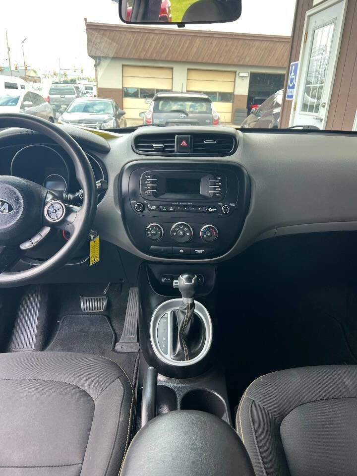 Used 2015 Kia Soul + FWD image 10