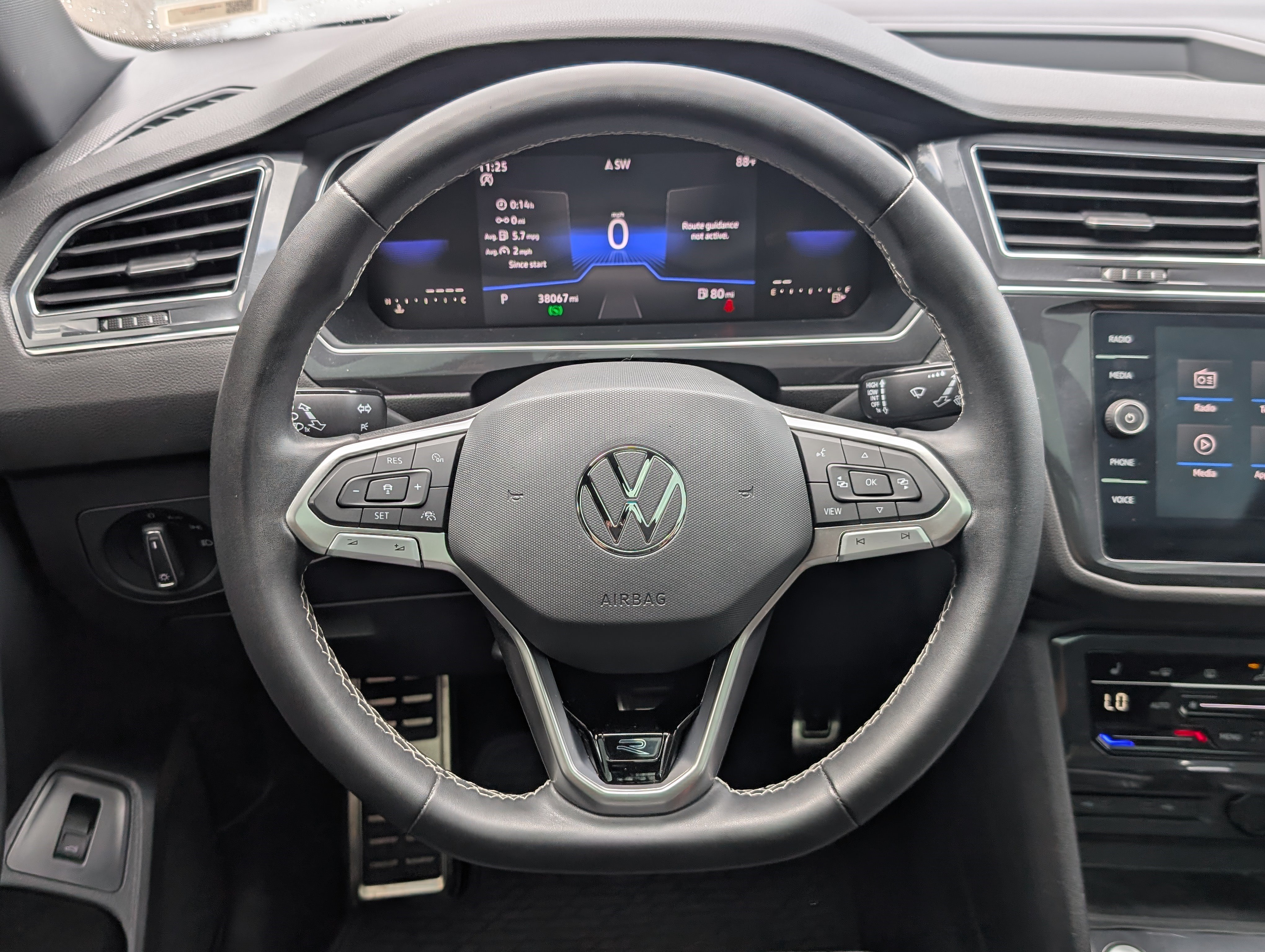 Used 2023 Volkswagen Tiguan SE R-Line FWD image 25