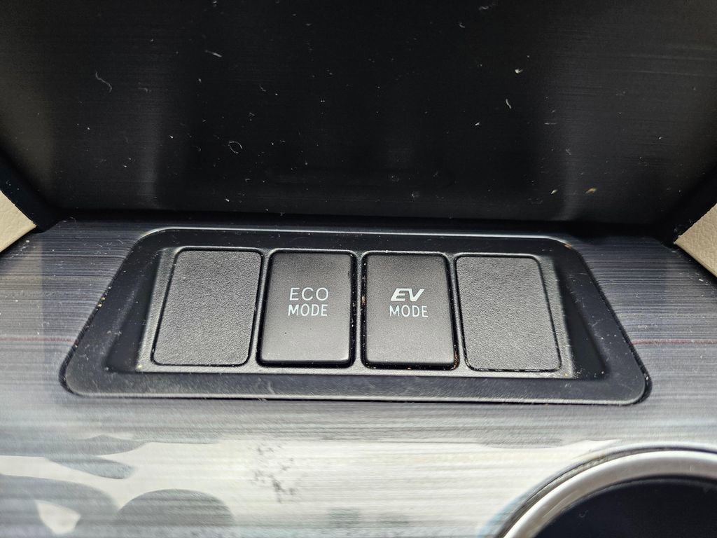 Used 2014 Toyota Camry LE FWD image 30