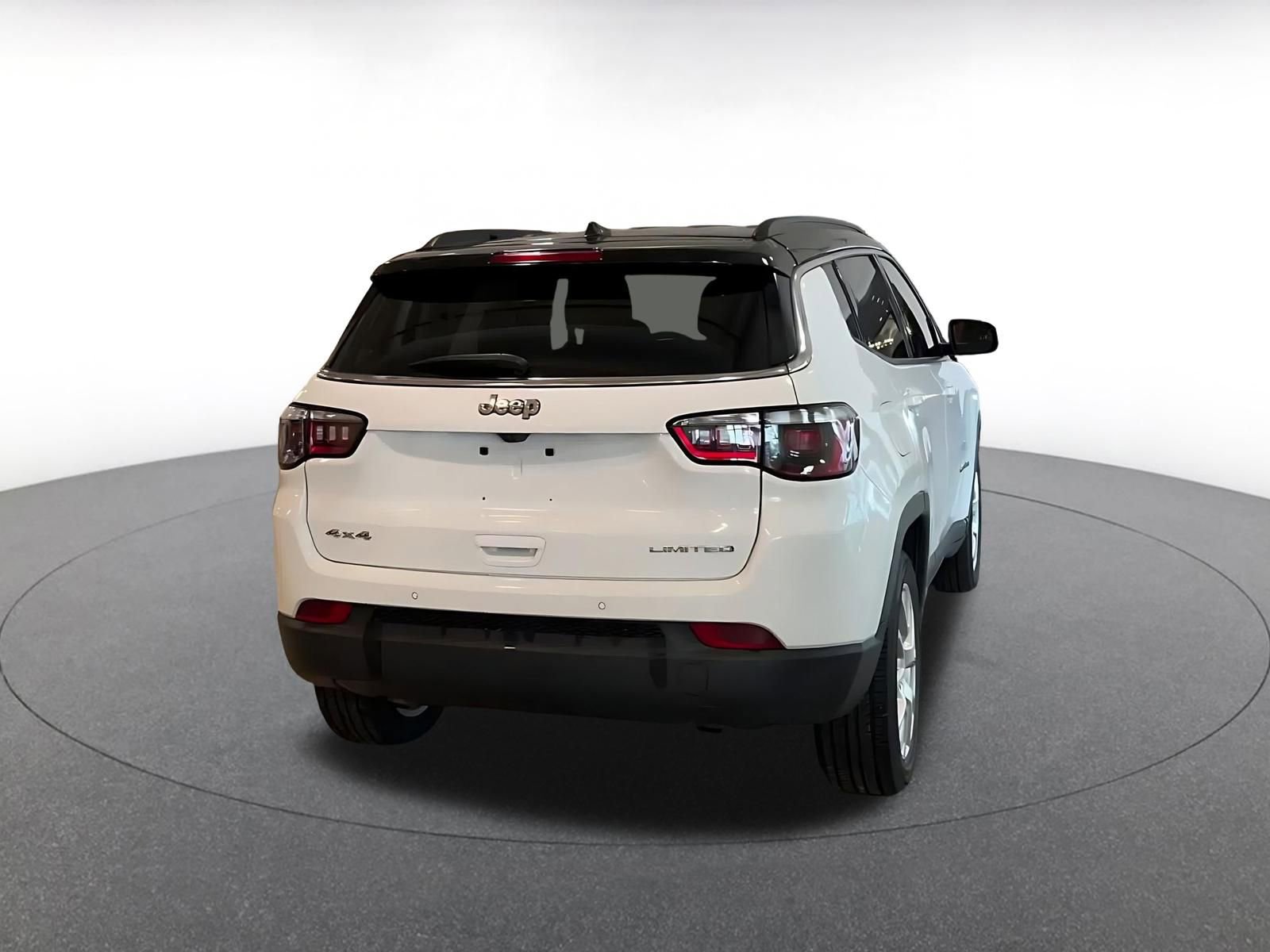 Used 2025 Jeep Compass Limited image 12