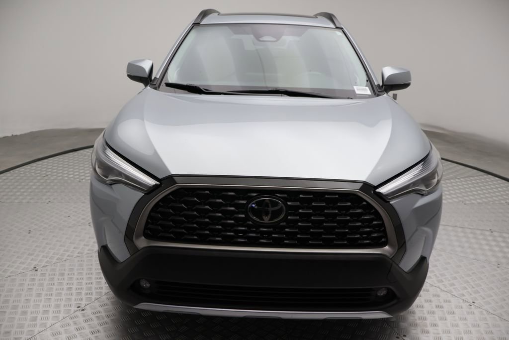 Used 2023 Toyota Corolla Cross XLE w/ Convenience Package FWD image 5