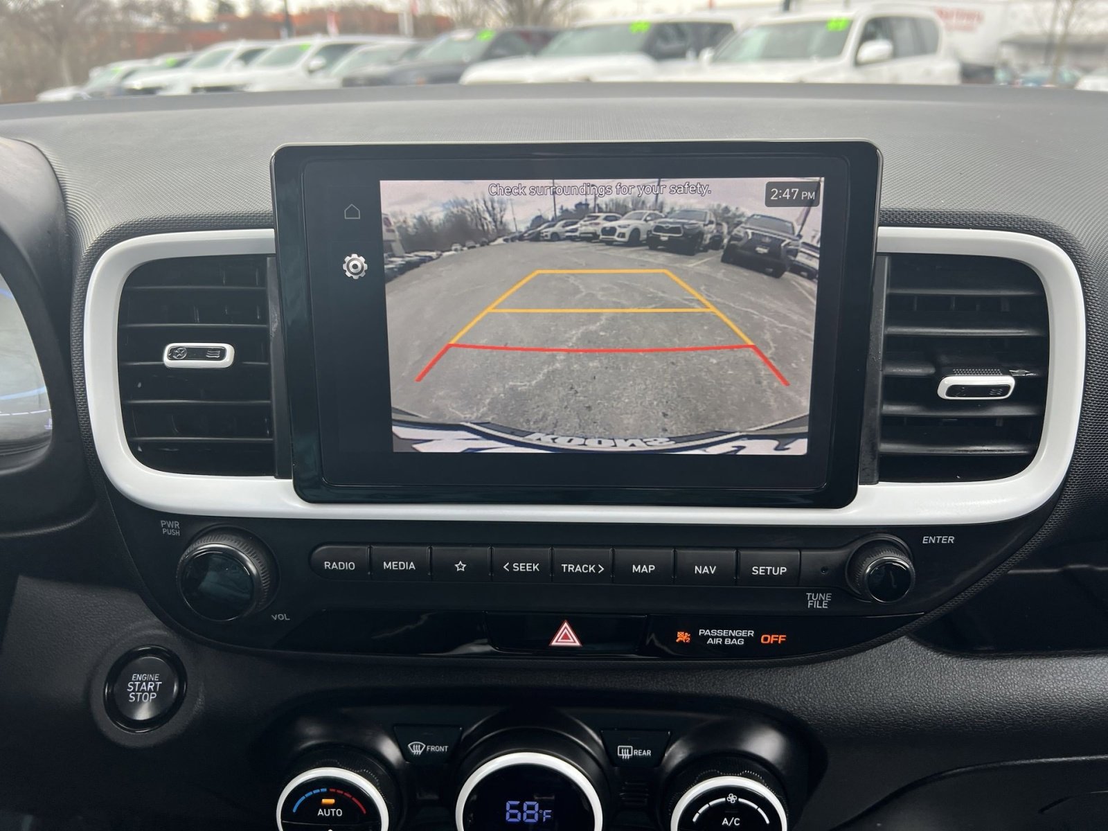 Used 2023 Hyundai Venue Limited image 18