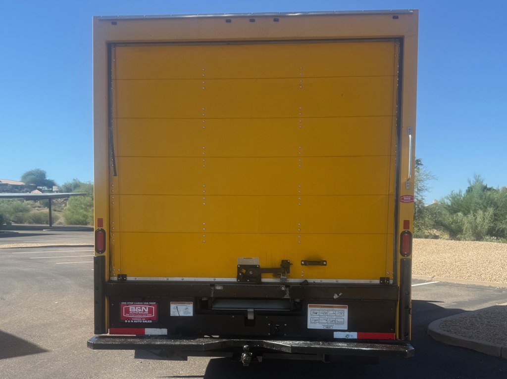 Used 2018 GMC Savana 3500 Extended w/ Driver Convenience Package RWD image 4