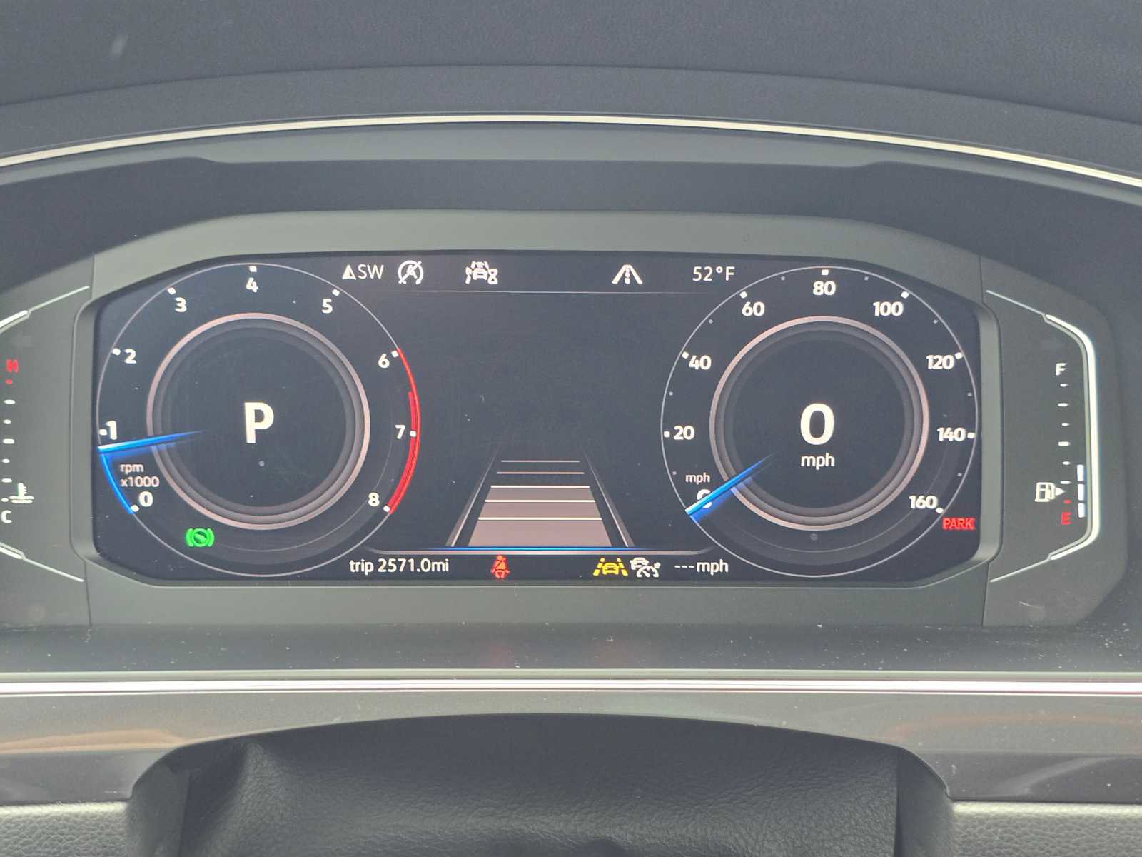 Used 2020 Volkswagen Tiguan SEL AWD/4WD image 26