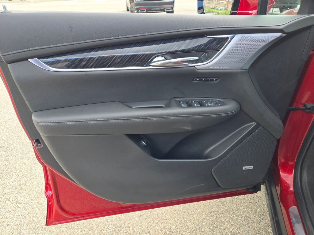 Used 2023 Cadillac XT6 Premium Luxury image 23