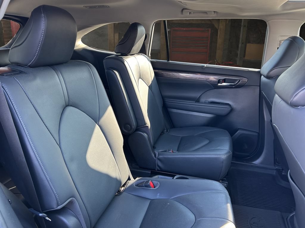 Used 2020 Toyota Highlander Limited FWD image 18