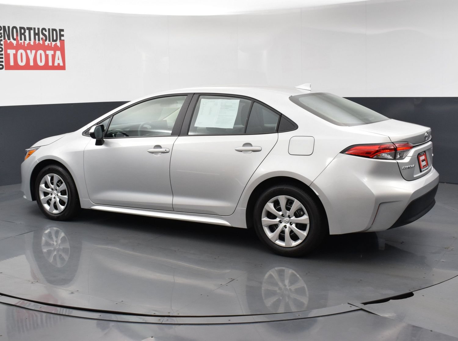 Used 2025 Toyota Corolla LE FWD image 2