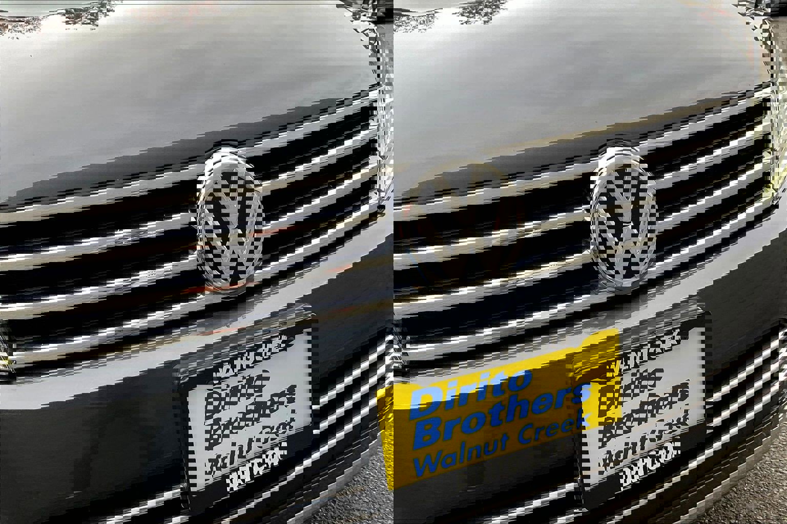 Used 2016 Volkswagen Touareg Sport image 30