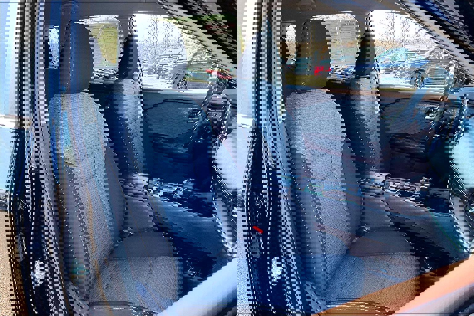 Used 2023 Nissan Rogue SV image 7