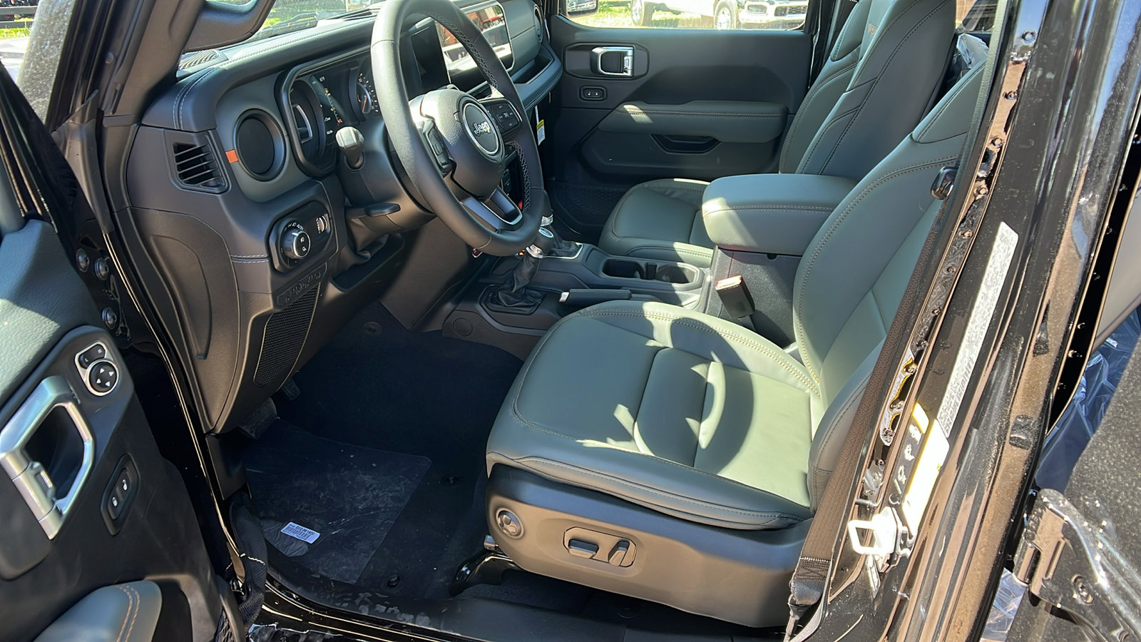 New 2025 Jeep Gladiator Mojave image 15