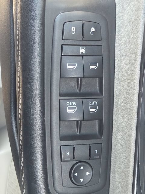 Used 2022 Chrysler Pacifica Touring-L FWD image 27