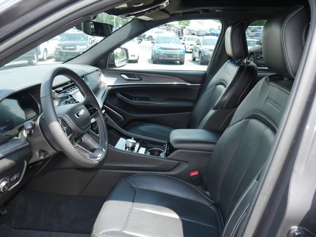 Used 2024 Jeep Grand Cherokee Overland AWD/4WD image 2