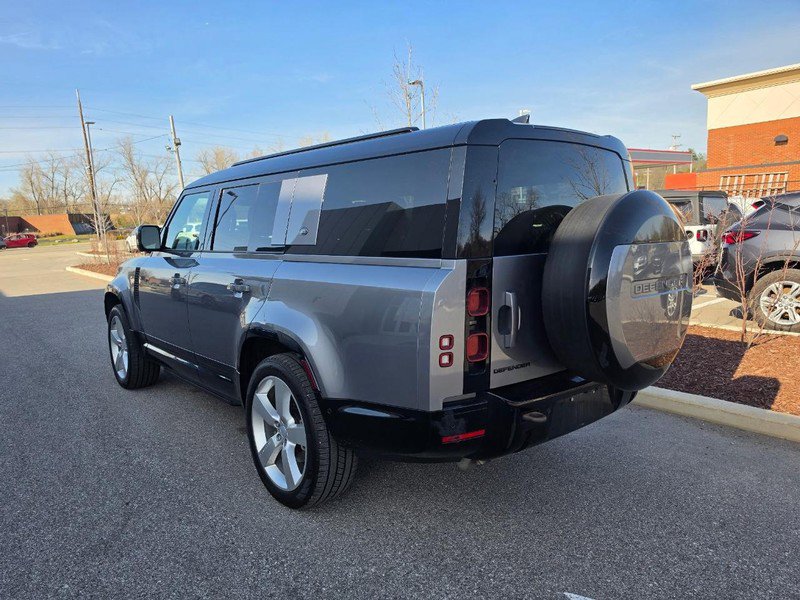 Used 2024 Land Rover Defender 130 X-Dynamic SE image 2