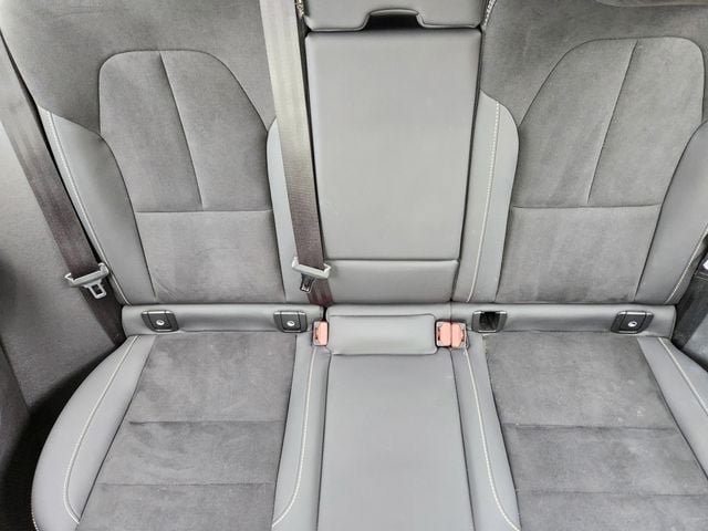 Certified 2025 Volvo XC40 B5 Plus AWD/4WD image 16