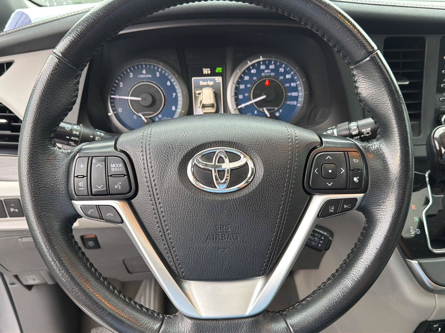 Used 2019 Toyota Sienna XLE Premium FWD image 18