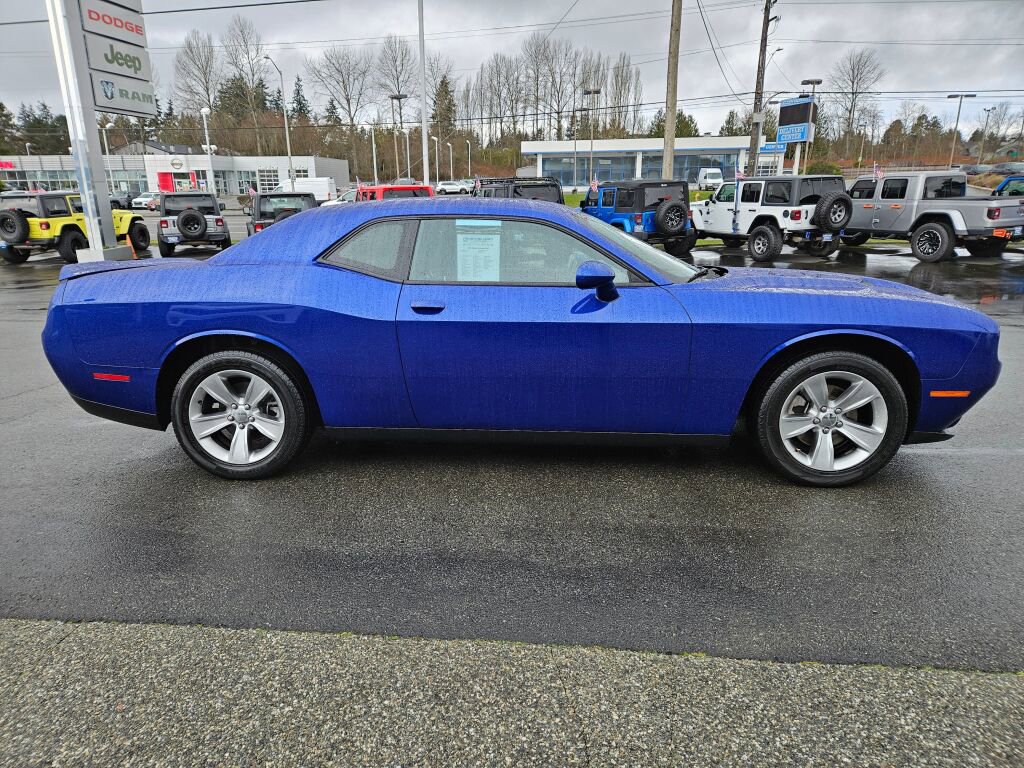 Used 2021 Dodge Challenger SXT image 6