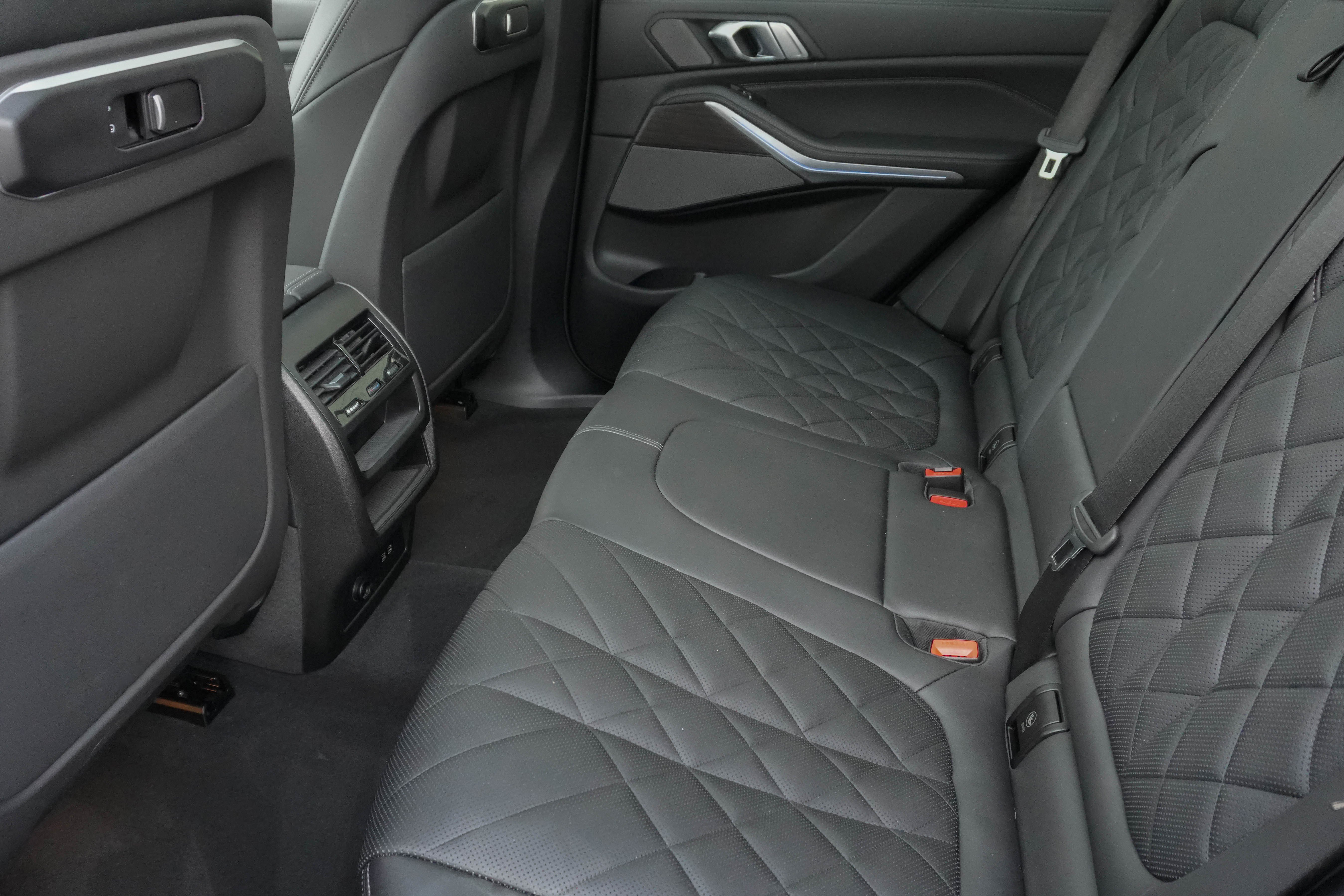 Certified 2024 BMW X5 sDrive40i w/ M Sport Package image 33