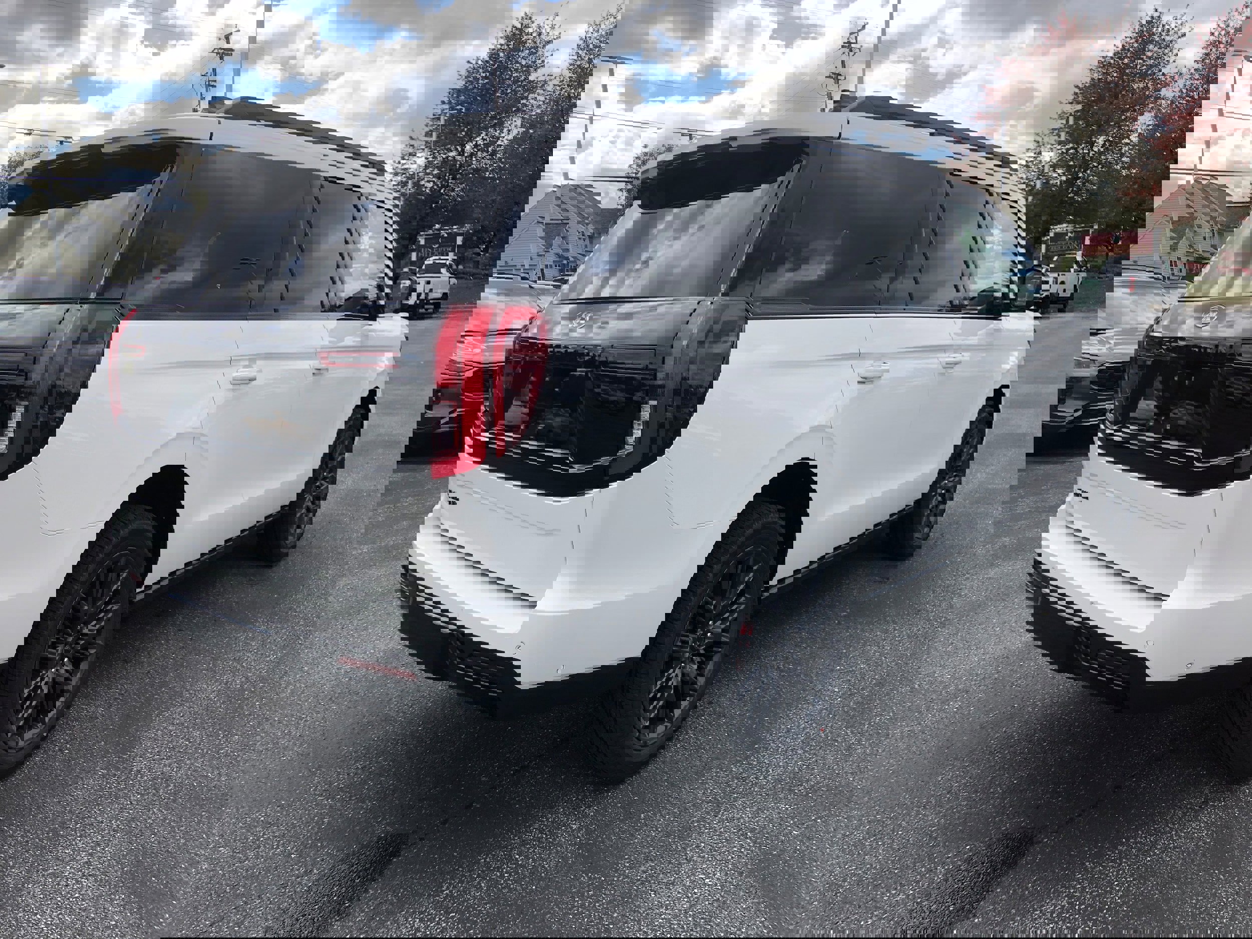 New 2025 Ford Expedition Platinum w/ Stealth Performance Package image 5