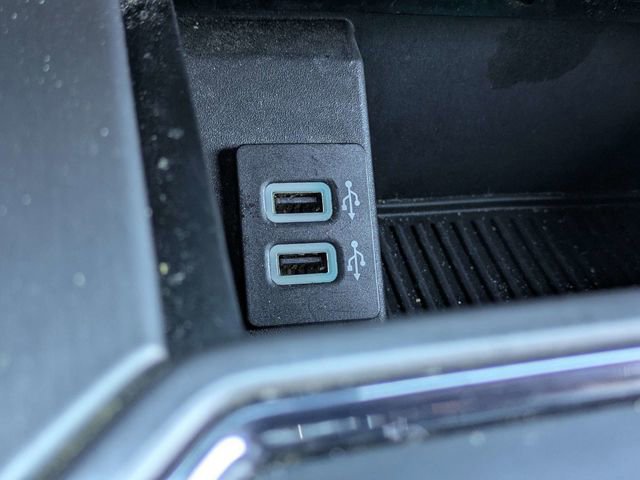 Used 2017 Ford F150 Platinum w/ Equipment Group 701A Luxury image 23