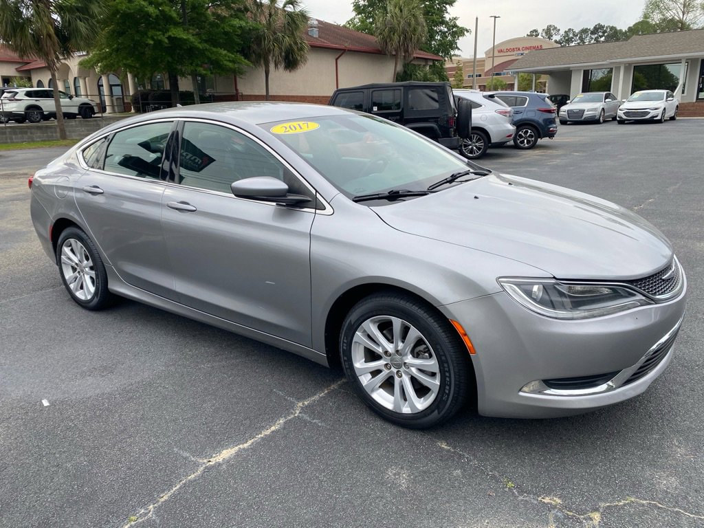 Used 2017 Chrysler 200 Limited Platinum FWD image 4