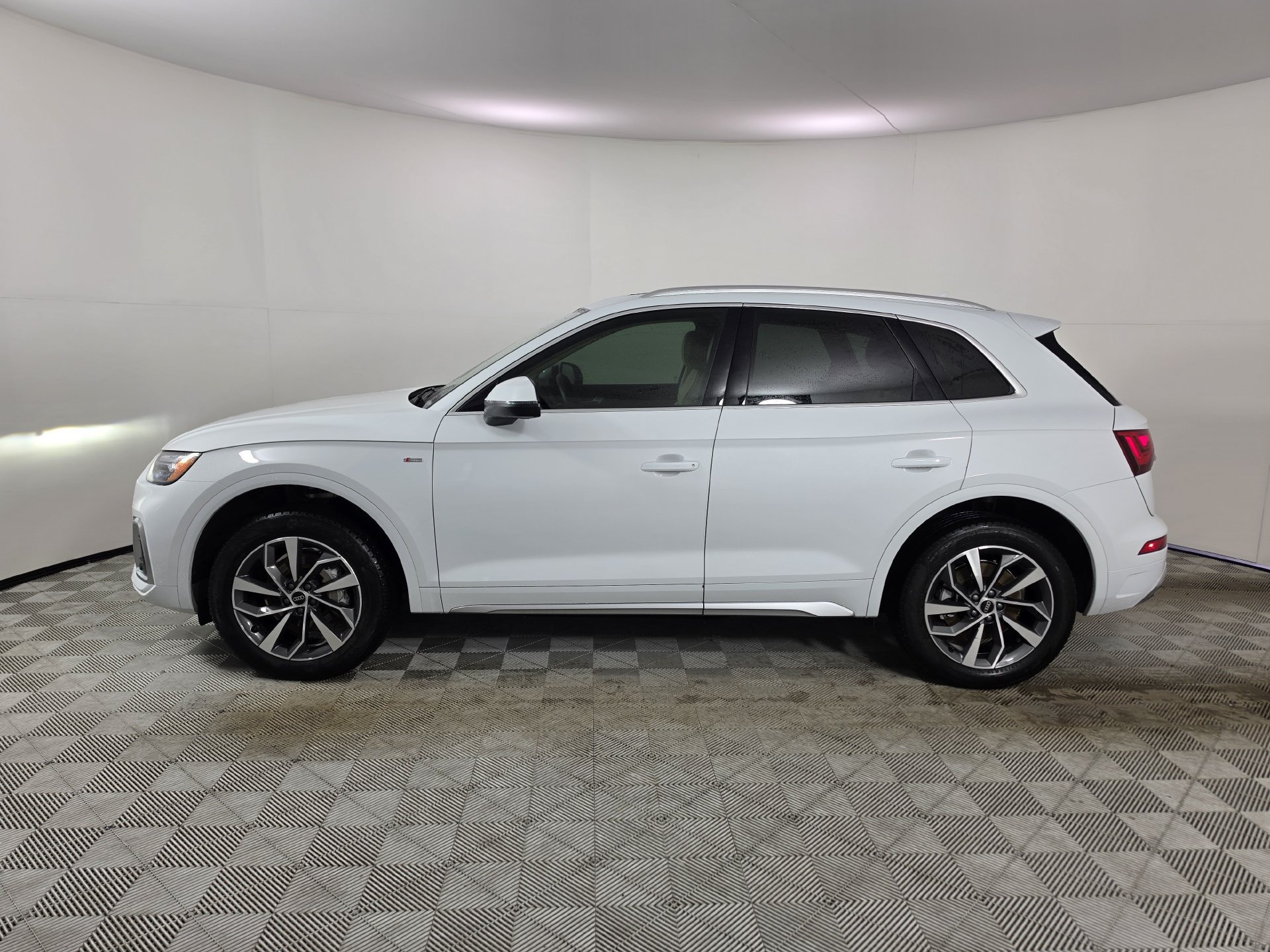 Certified 2023 Audi Q5 2.0T Premium Plus w/ Premium Plus Package AWD/4WD image 40