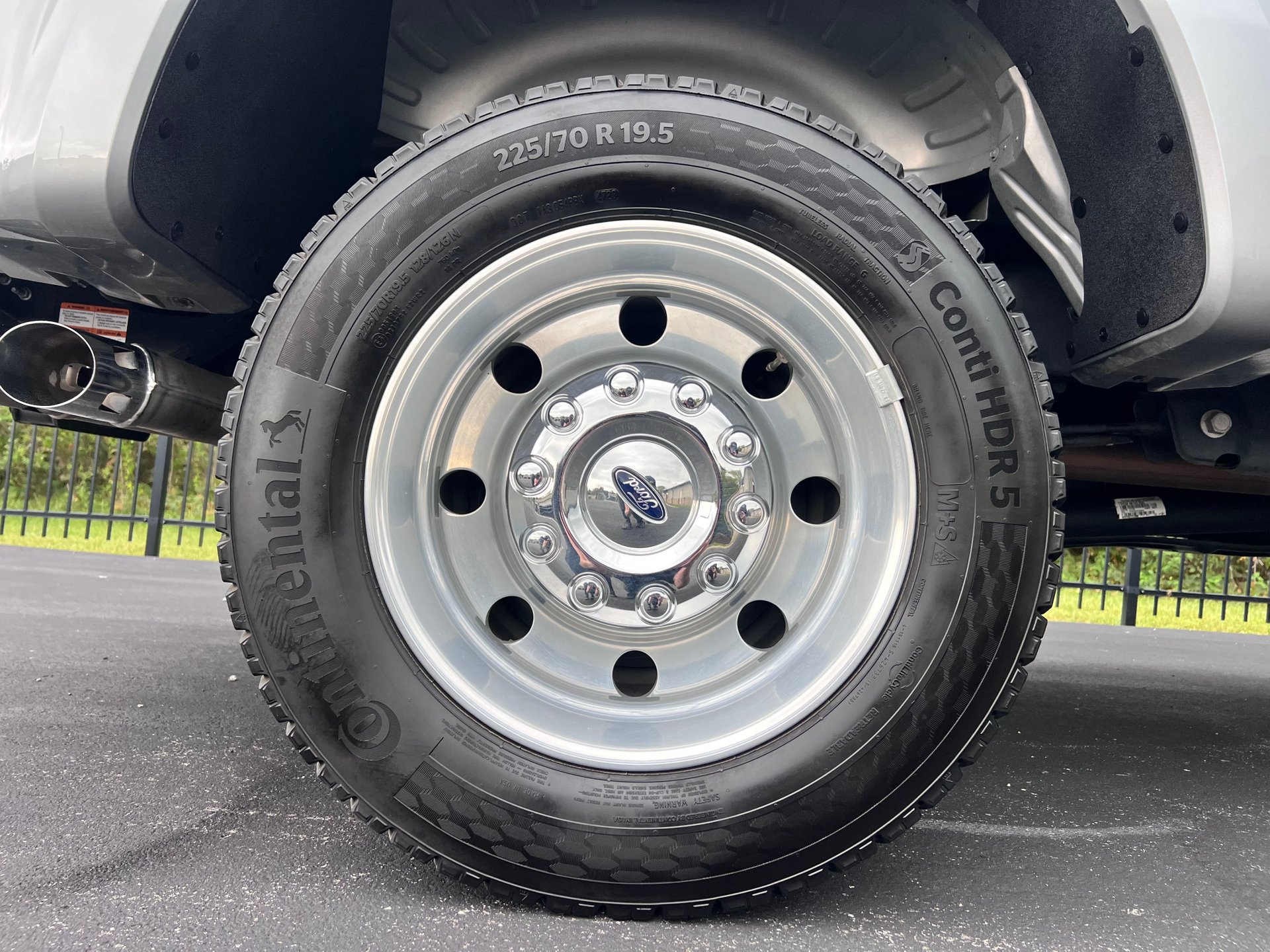 Used 2024 Ford F450 Limited w/ FX4 Off-Road Package image 10