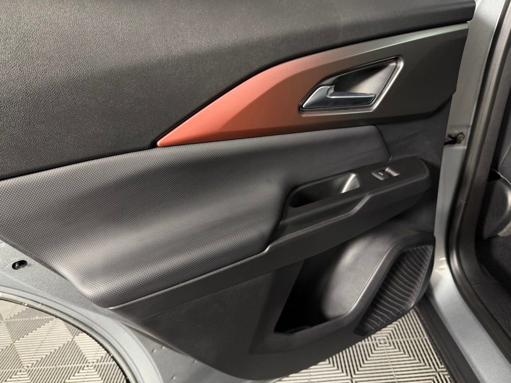 Used 2024 Chevrolet Equinox EV RS image 27