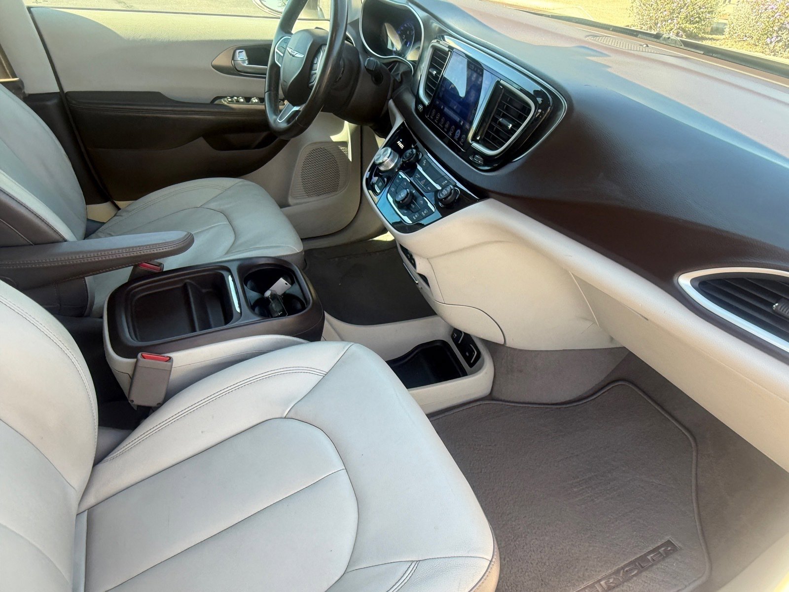 Used 2017 Chrysler Pacifica Touring-L w/ Tire & Wheel Group image 18