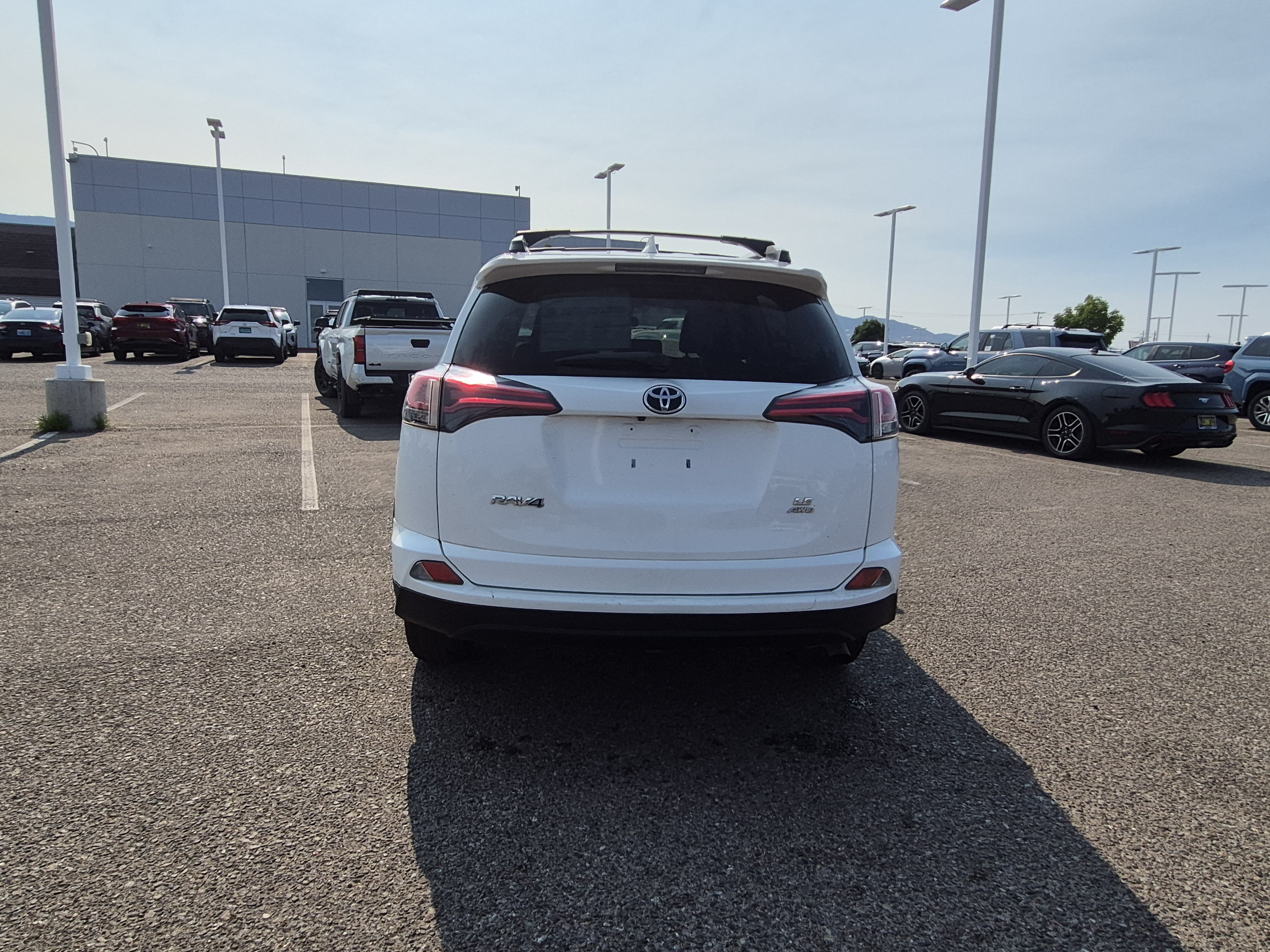Used 2018 Toyota RAV4 LE w/ Carpet Mat Package AWD/4WD image 4