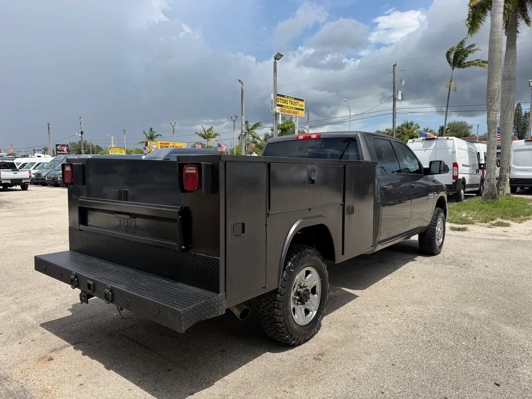 Used 2018 RAM 2500 Tradesman w/ Chrome Appearance Group AWD/4WD image 5