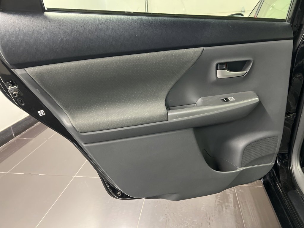 Used 2014 Toyota Prius V Three image 30
