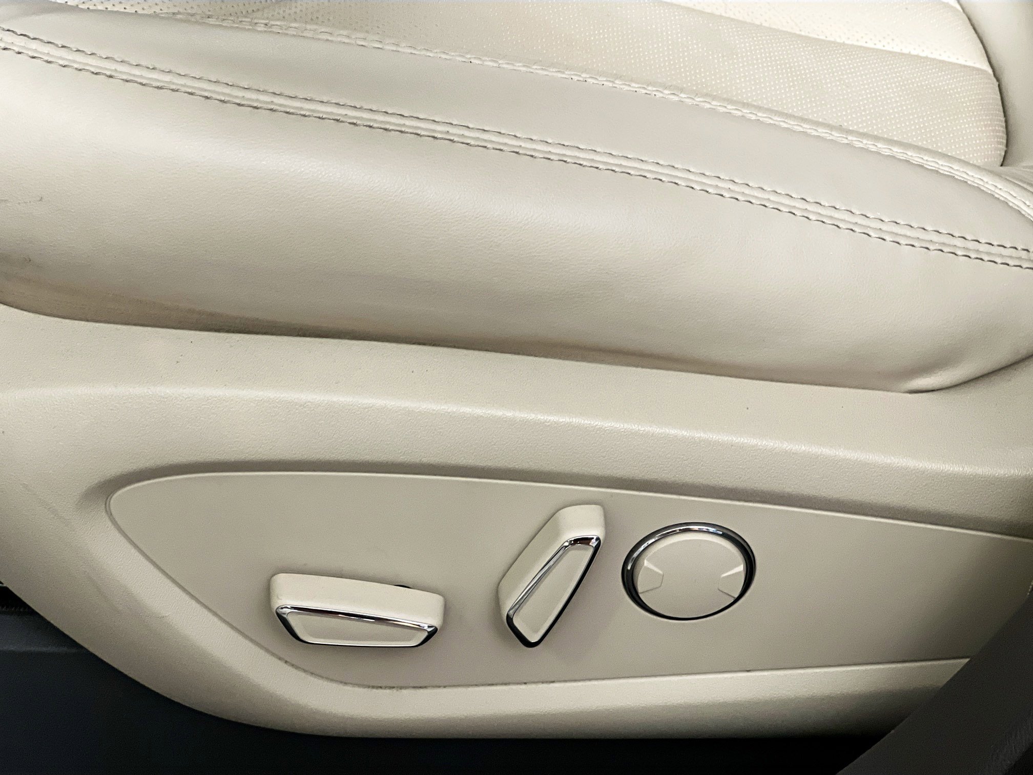 Used 2018 Lincoln MKX Reserve w/ Driver Assistance Package image 15