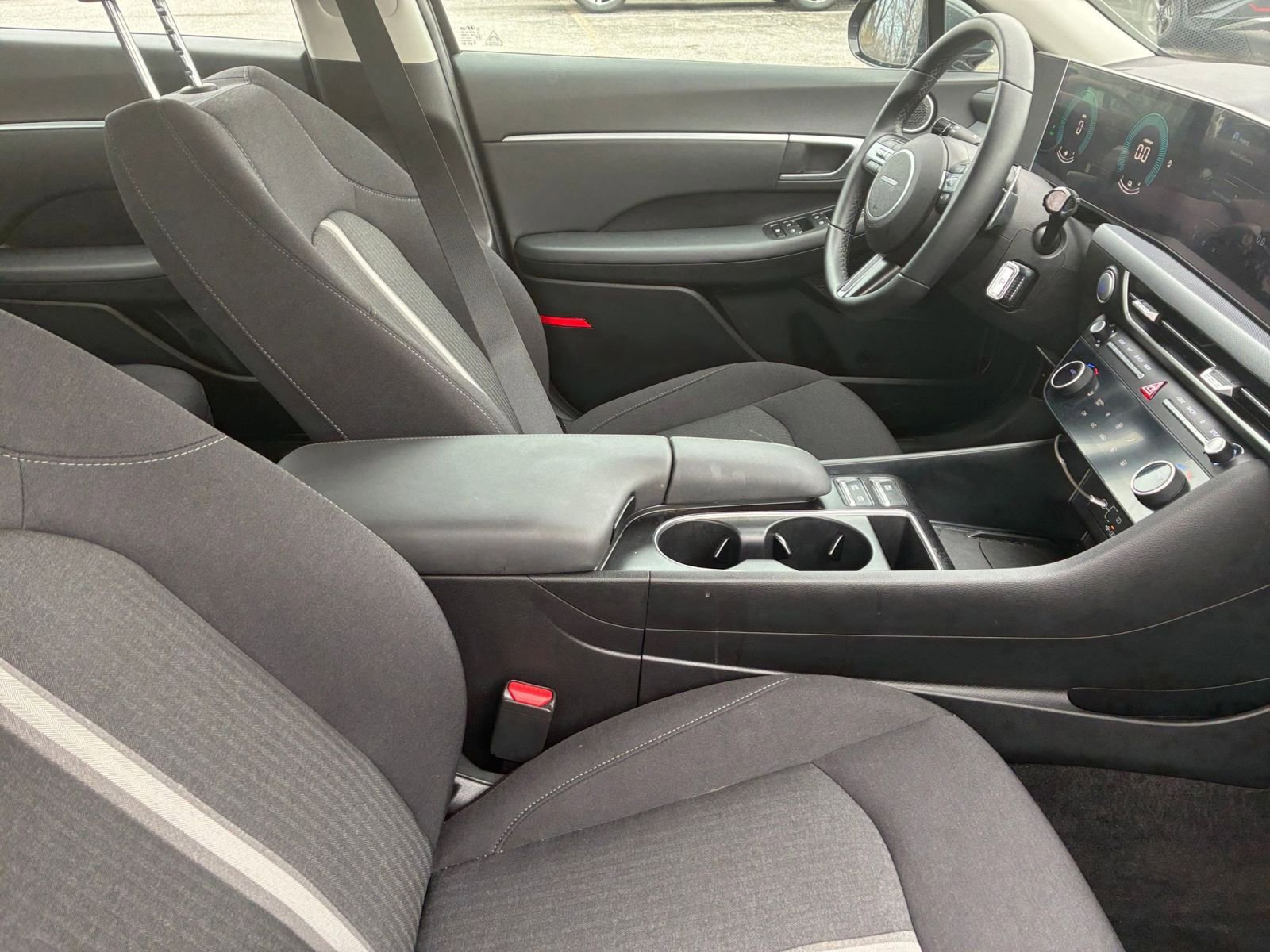Used 2025 Hyundai Sonata SEL FWD image 31
