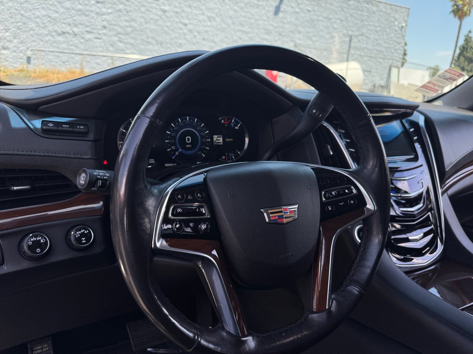 Used 2019 Cadillac Escalade Luxury AWD/4WD image 22