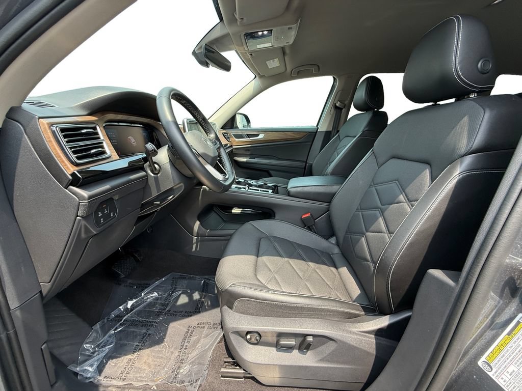 Used 2025 Volkswagen Atlas SE FWD image 9