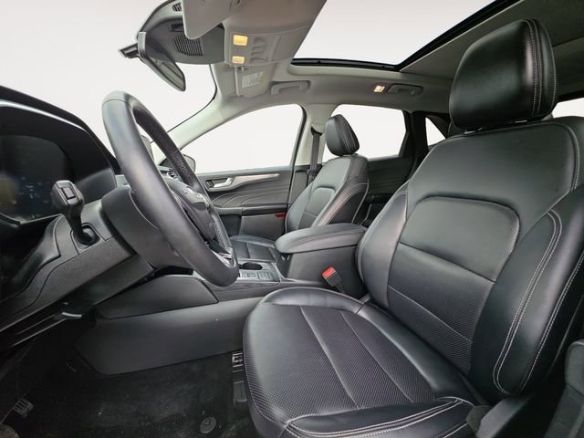 Used 2022 Ford Escape Titanium w/ Class II Trailer Tow Package image 9