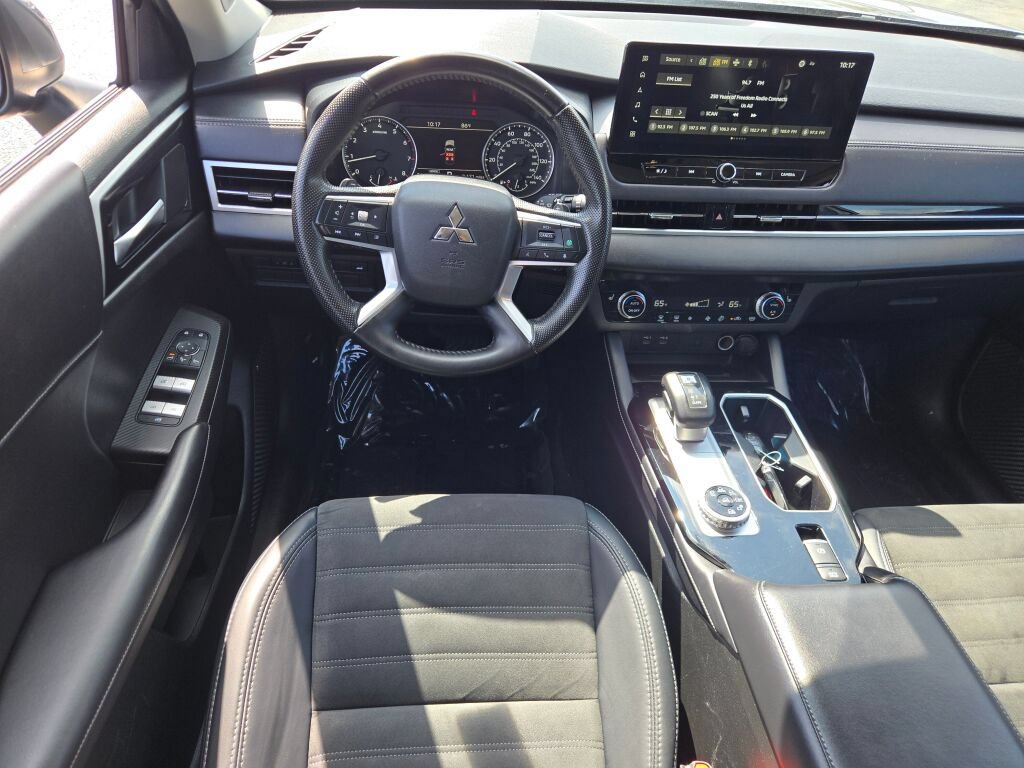 Used 2025 Mitsubishi Outlander SE AWD/4WD image 23