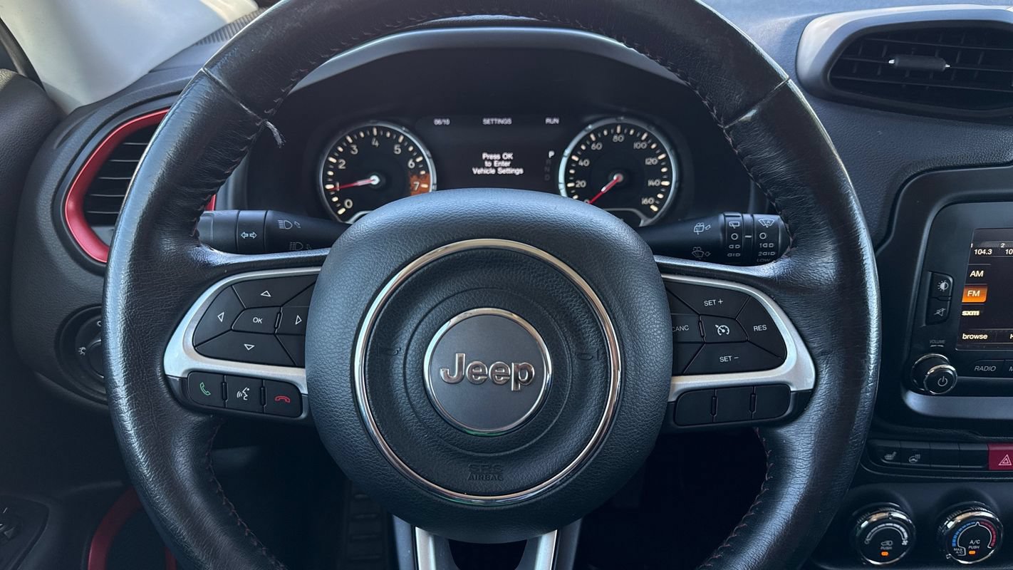 Used 2016 Jeep Renegade Trailhawk AWD/4WD image 23