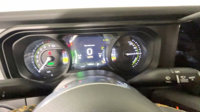 Used 2024 Jeep Wrangler Unlimited Sahara w/ Technology Group AWD/4WD image 23
