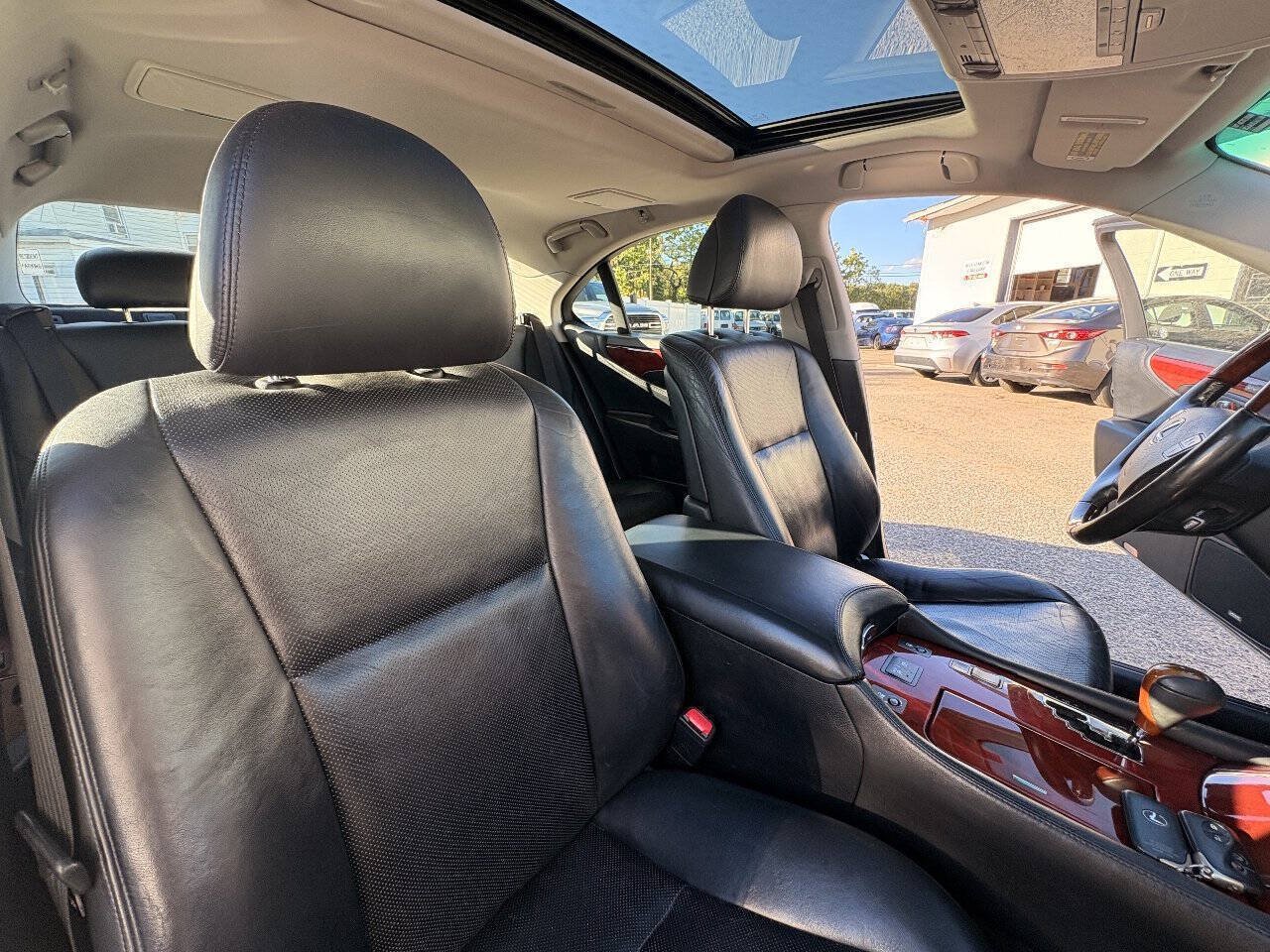 Used 2012 Lexus LS 460 AWD w/ Comfort Pkg image 21