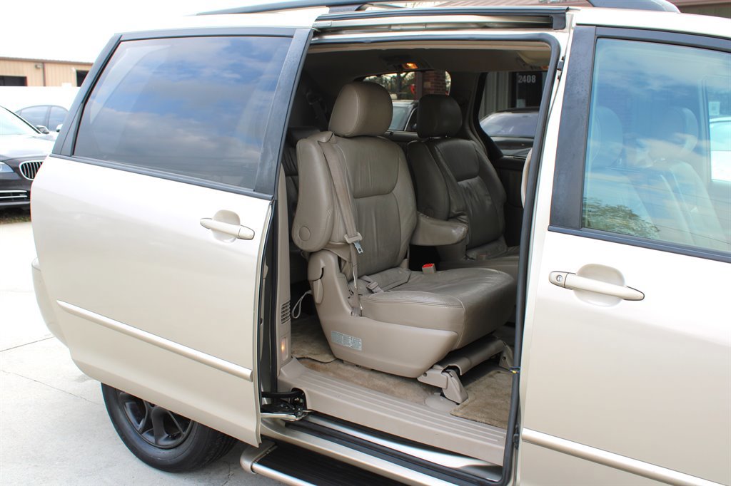 Used 2005 Toyota Sienna XLE image 40