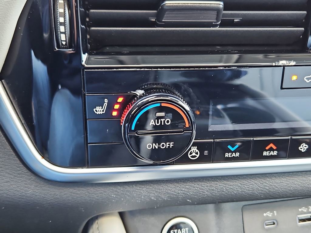 Used 2023 Nissan Rogue SL w/ SL Premium Package image 20