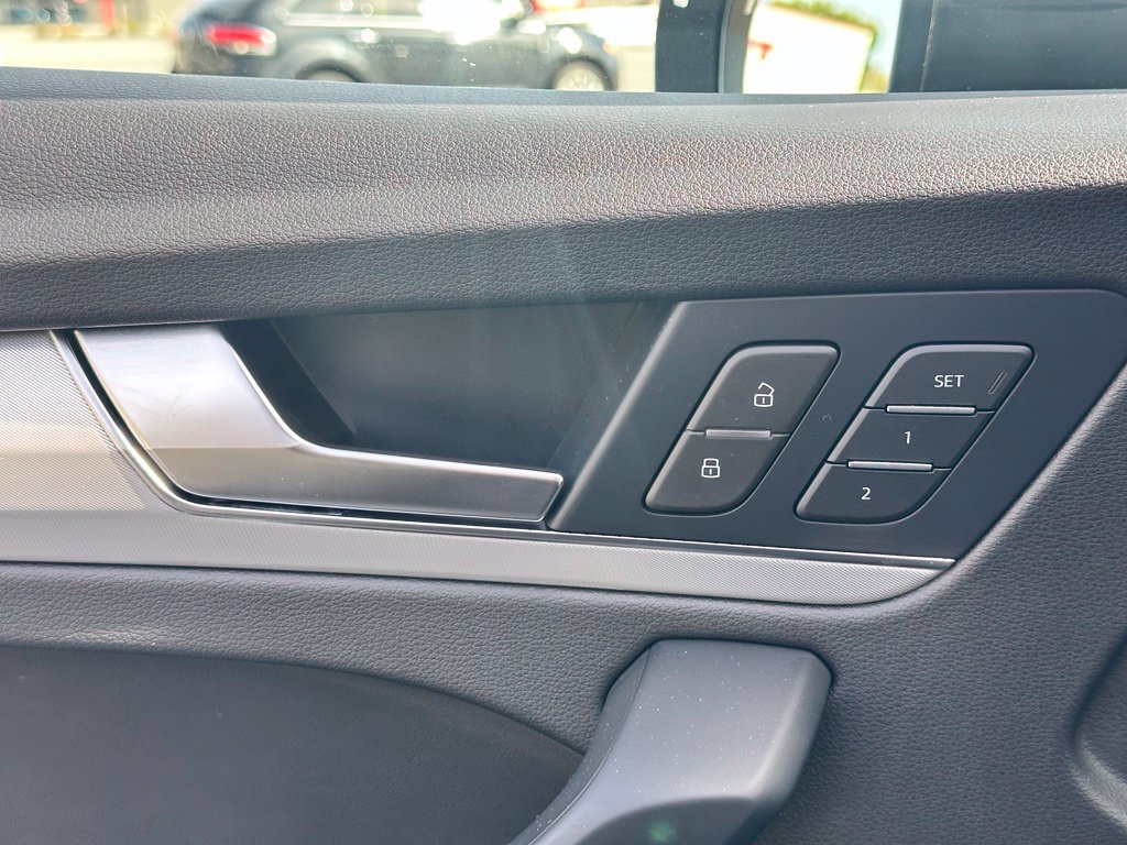 Used 2025 Audi Q5 2.0T Premium w/ Convenience Plus Package AWD/4WD image 14