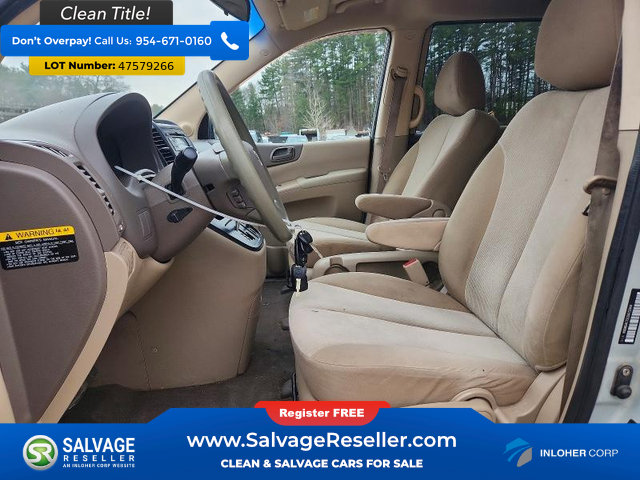 Used 2012 Kia Sedona LX image 9