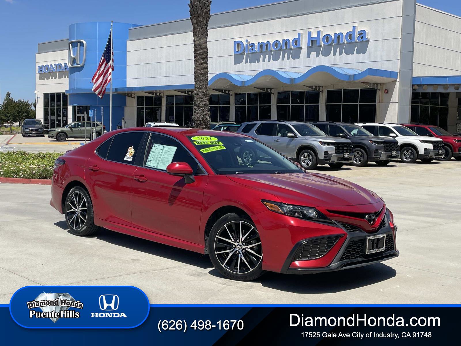 Used 2021 Toyota Camry SE FWD image 1