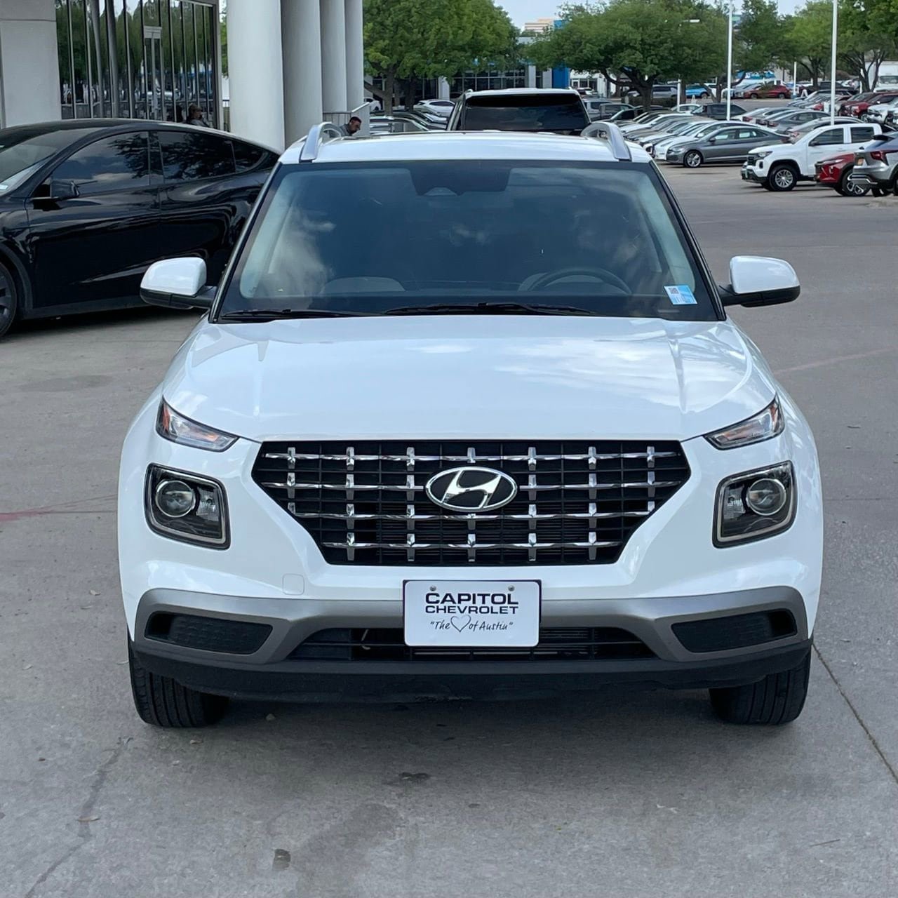 Used 2025 Hyundai Venue SEL FWD image 6